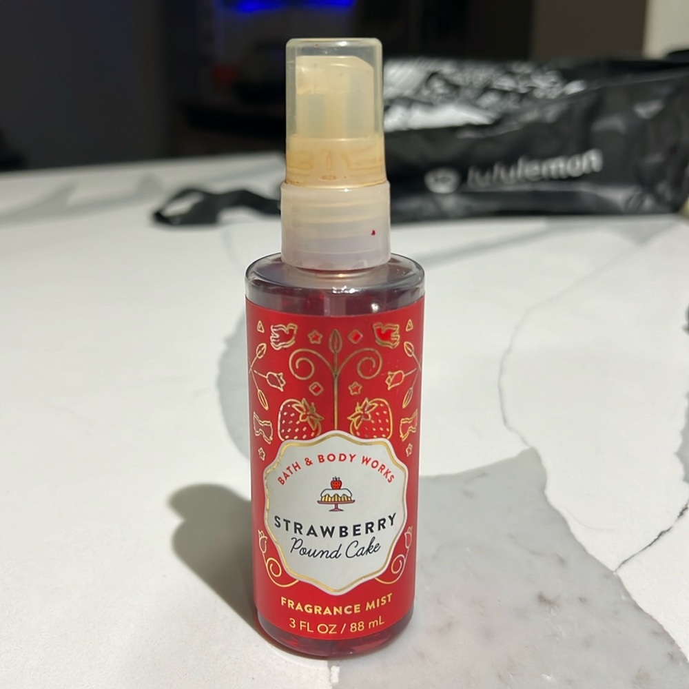 Bath and Body Works Strawberry Pound Cake